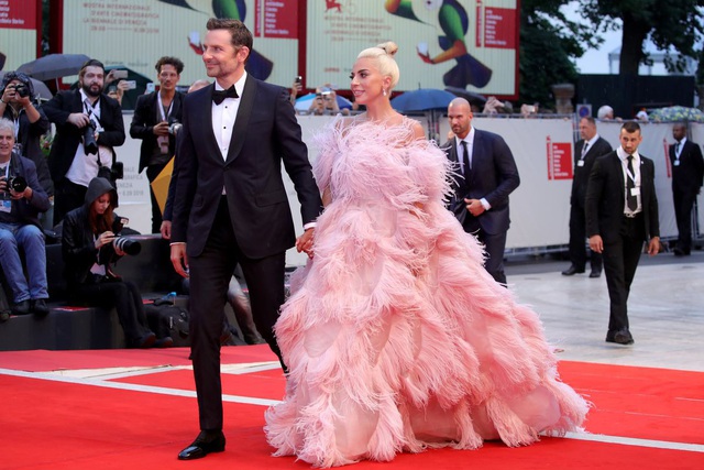 Bradley Cooper và Lady Gaga hạnh phúc khi được đề cử giải Quả Cầu Vàng - 1