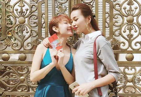 Thanh Hằng, Minh Hằng tụ hội lì xì, hôn gió nhau