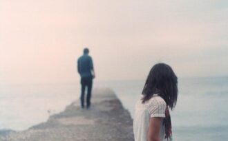 Cô gái bị người yêu chia tay phũ phàng vì từng làm người mẫu quảng cáo