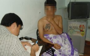 Góc khuất người mẫu nam và những cám dỗ tiền bạc, xác thịt