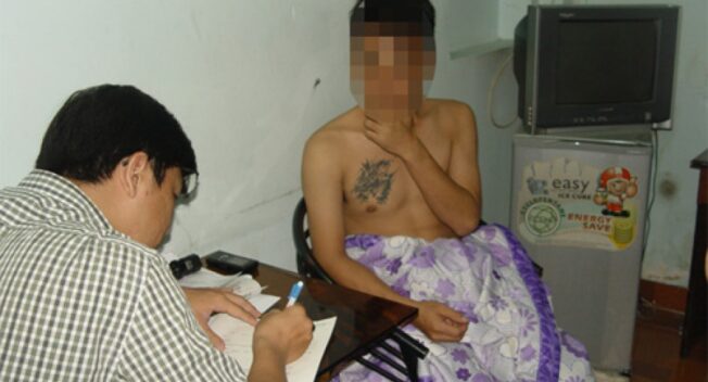 Góc khuất người mẫu nam và những cám dỗ tiền bạc, xác thịt