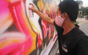 Hàng trăm bạn trẻ Huế sôi nổi vẽ tranh “phòng chống HIV/AIDS”