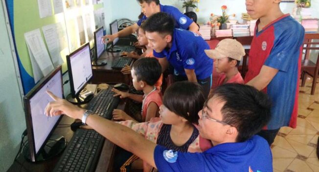 Gia Lai: Thanh niên tình nguyện lên vùng cao giúp bà con xây dựng nông thôn mới