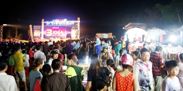 Mưu sinh mùa “3 Khía Giao Duyên” và “Xi Nê Về Quê” của MobiFone