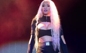 Cardi B khoe bụng siêu thon sau khi sinh