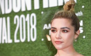 Cận cảnh làn da láng mịn của Florence Pugh