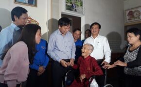 Xúc động những “bữa cơm gia đình” tri ân mẹ liệt sĩ của tuổi trẻ Quảng Trị