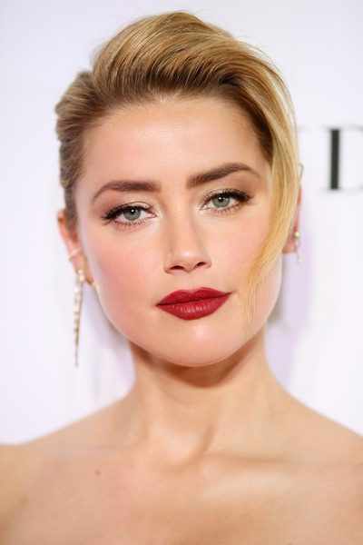  Amber Heard đã ủng hộ tiền cho bệnh viện nhi Los Angeles sau đó 