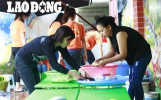 Suất cơm từ thiện của cô giáo mắc bệnh ung thư