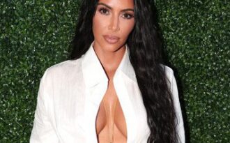 Kim Kardashian từng bị chồng chê mặc siêu xấu