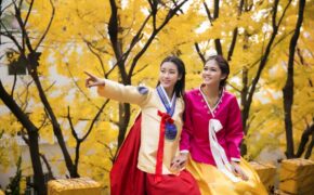 Hoa hậu Mỹ Linh, Á hậu Thanh Tú thăm thành phố cảng Busan