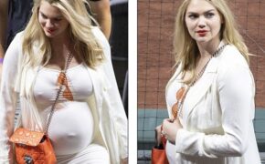 Kate Upton bế bụng bầu đi xem chồng chơi bóng bầu dục