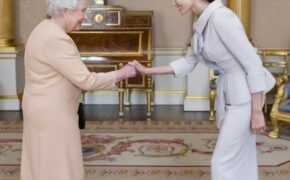 Angelina Jolie được Nữ hoàng Anh vinh danh