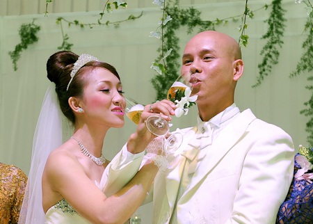 Phan Đinh Tùng hạnh phúc trong ngày cưới