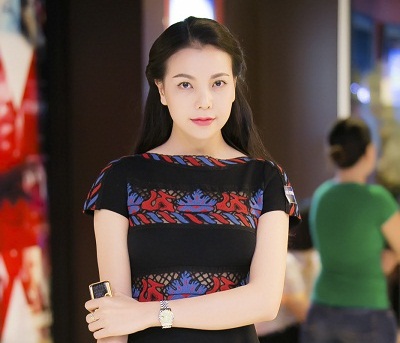 Trà Ngọc Hằng là “yêu nữ thích hàng hiệu”?