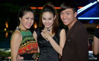 Minh Hằng rạng rỡ trong lễ mừng chức vô địch