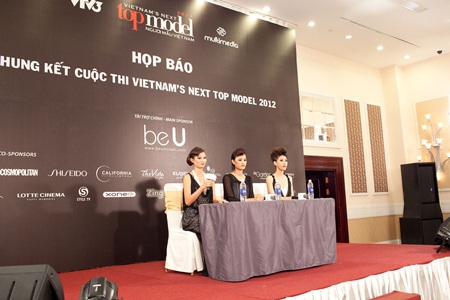 Thí sinh Vietnam’s Next Top Model quan hệ công chúng