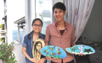 9X “biến” sỏi thành những bức tranh độc đáo