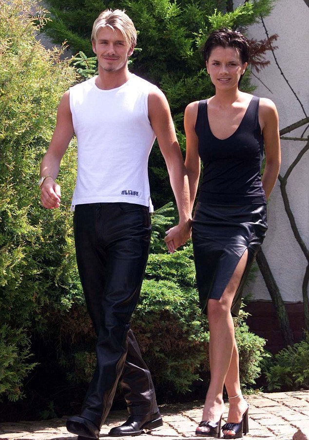 Vợ chồng Beckham hạnh phúc kỷ niệm 16 năm ngày cưới - 3 Victoria Beckham