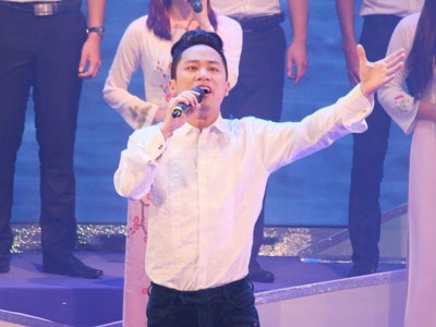 Ca sĩ Tùng Dương được vinh danh “Thanh niên tiên tiến làm theo lời Bác”