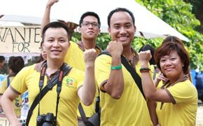 100 bạn trẻ đeo “Vòng Tử tế” cam kết làm việc tốt