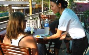 Du học sinh làm thêm: Tự lập nơi đất khách