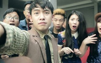 Nhóm Phở lại gây sốt với clip hài hước phân biệt phim và đời thực