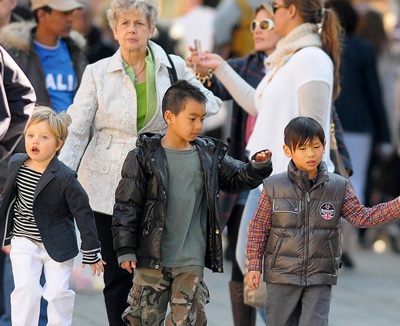 Gia đình Brad Pitt vui chơi tại Ý