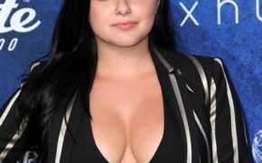 Sao teen “hở bạo” sau khi thu nhỏ vòng một