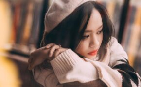 Ai cũng nghĩ mình cho đi nhiều hơn trong tình yêu