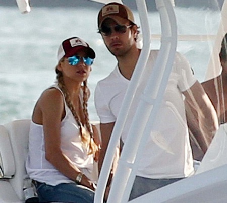 Enrique Iglesias và Anna Kournikova đi nghỉ cùng nhau tại Miami, Florida.