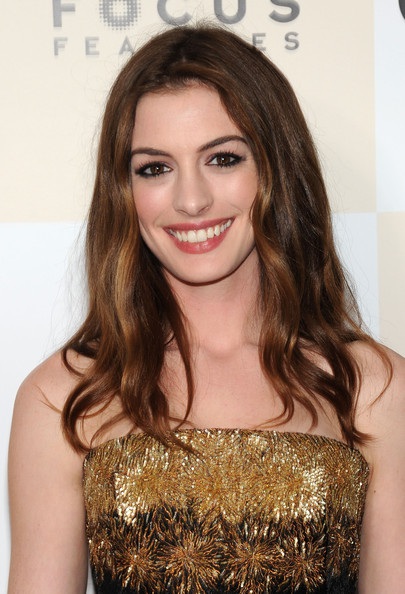 Anne Hathaway “lộ” eo siêu nhỏ - 3