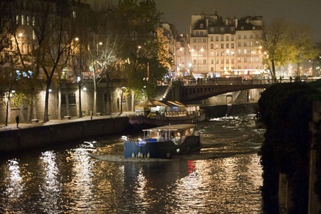 Brangelina mừng sinh nhật Pax Thiên trên tàu ở Paris - 23