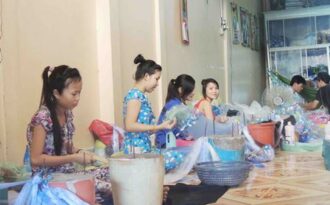 Làng nghề đan lưới nhộn nhịp đón mùa nước nổi