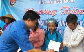 Tuổi trẻ Quảng Ngãi hỗ trợ người dân vùng lũ tỉnh Quảng Bình