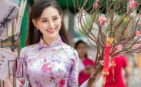 Nữ sinh cấp 3 Sài Gòn duyên dáng du xuân