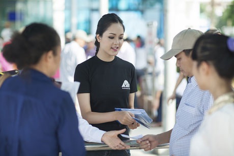 Á hậu Hoàng Anh được chon làm đại diện hình ảnh choTrung tâm cứu hộ gấu Việt Nam