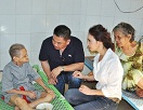 Theo chân Hoa Hậu Mỹ Vân làm từ thiện đầu năm