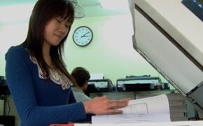 Khi sinh viên tranh thủ làm ca đêm kiếm tiền