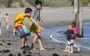 Selena Gomez thân thiết với gia đình Justin Bieber