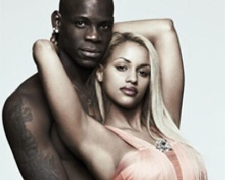 Cô bồ bốc lửa của Balotelli nhiệt tình cổ vũ bạn trai tại World Cup