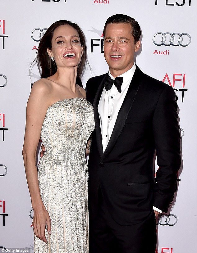  Brad Pitt và Angelina Jolie khi còn hạnh phúc. 