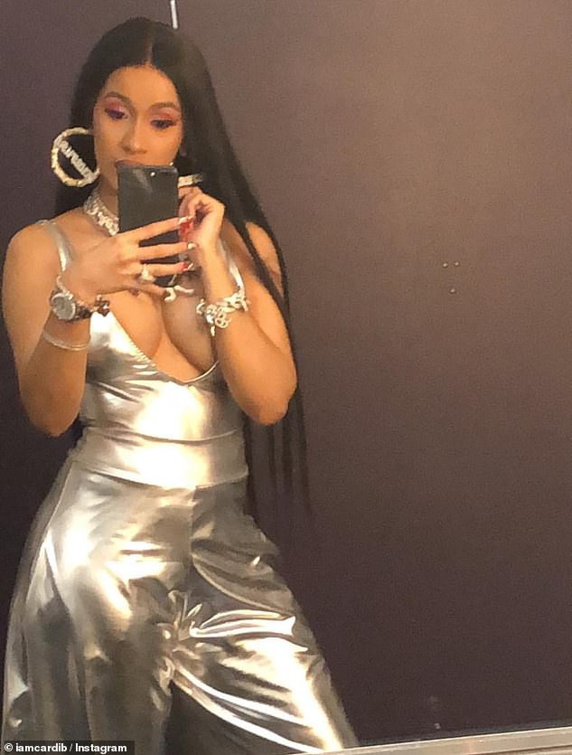  Cardi B từ một vũ nữ giờ đã trở thành sao lớn tại Hollywood. 