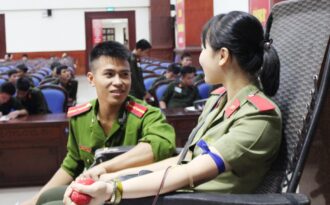 Tuổi trẻ công an Nghệ An hiến máu cứu người bệnh