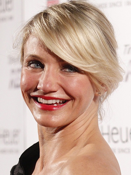 Cameron Diaz tươi tắn và quyến rũ khi được thợ trang điểm chăm sóc