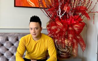 Cao Thái Sơn tự tay trang trí hoa cho biệt thự triệu đô để đón Tết