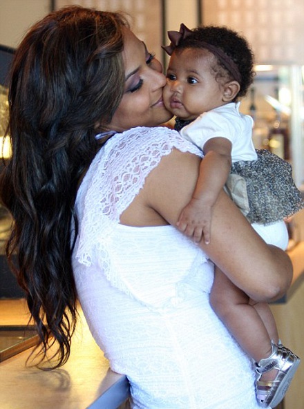 Christina Milian lần đầu khoe con gái cưng - 1