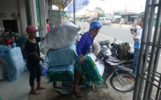 Những nghề ăn theo “mùa nước nổi” hối hả vào mùa “hái” tiền