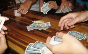 Đầu năm, sinh viên “chìm” trong đỏ đen