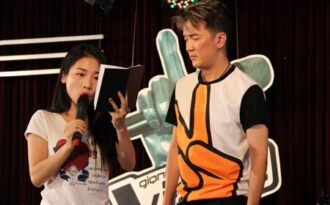 Mr Đàm trẻ trung với áo phông “xì tin”